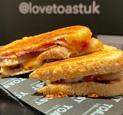 Takeaway Packaging for British Coffee Chain Love Toast