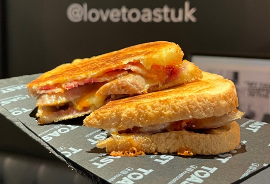 Takeaway Packaging for British Coffee Chain Love Toast